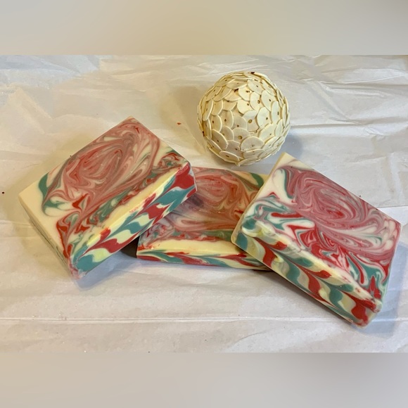 Hand Crafted Artisan Soap with Sweet Peppermint Scent for The Holidays - Picture 5 of 11